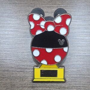 Disney Pin - Hidden Mickey 3 of 6 – Minnie Mouse Trophy Collector Trading Pin